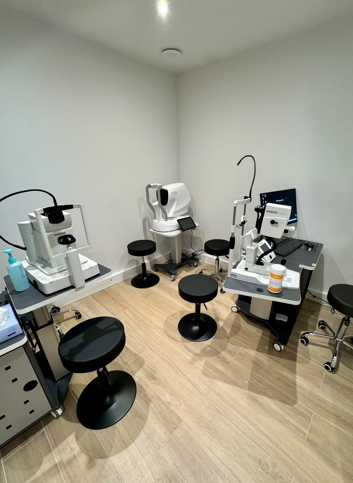 Le plateau technique du cabinet Ophtalife : OCT, champ visuel, laser